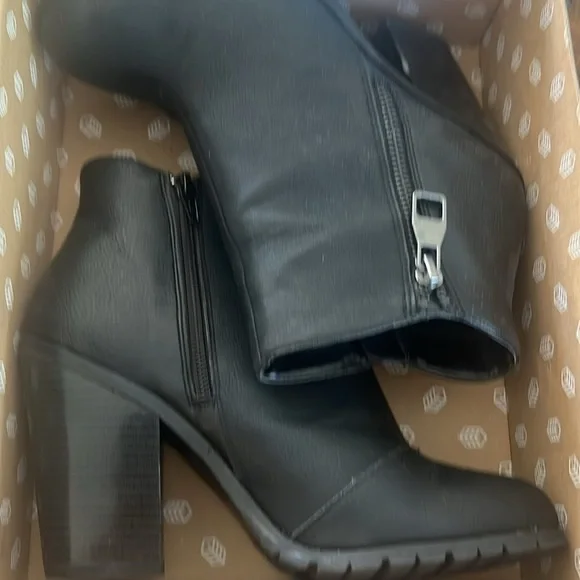 NWT- Call It Spring Black Heeled 🥾 boots - Picture 3 of 6